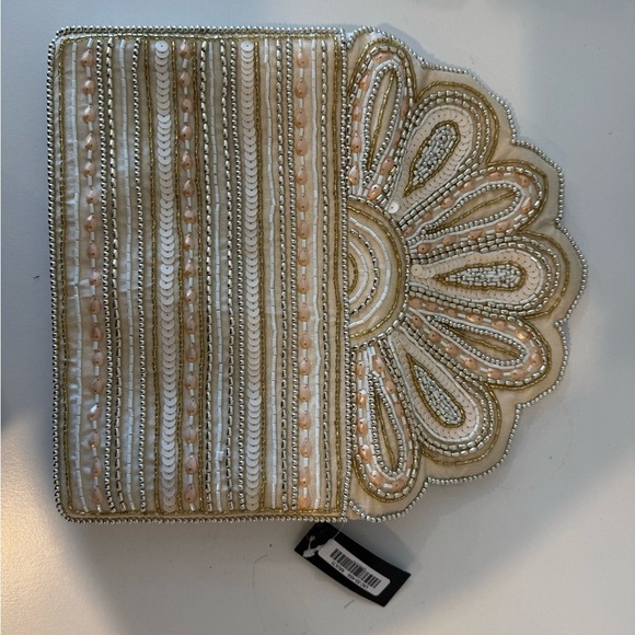 Bring the Radiance Cream Multi Beaded Sequin Clutch - Picture 4 of 5